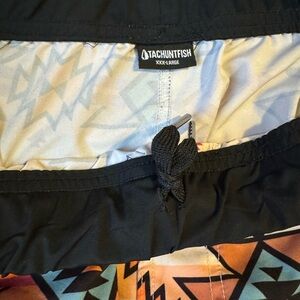 Tachuntfish Geometric Patterned Shorts